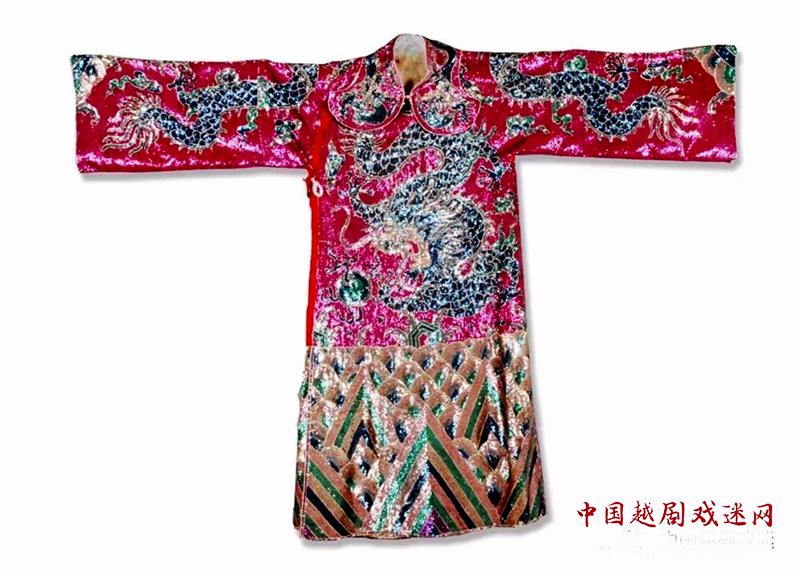 比十姐妹成名更早  她穿过的这件蟒袍成了镇馆之宝