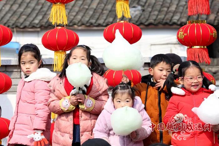 过年啦！绍兴首台“村晚”在越剧诞生地红火上演