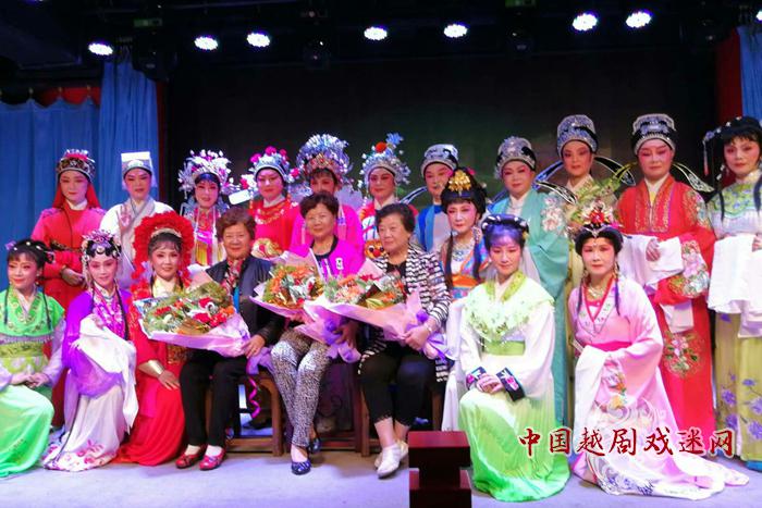 落红不是无情物，化作春泥更护花