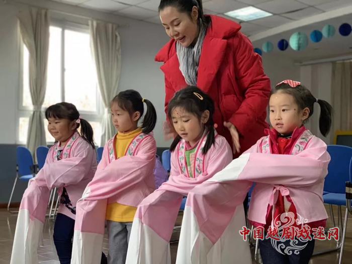  江南越剧在校园里孕育“未来”