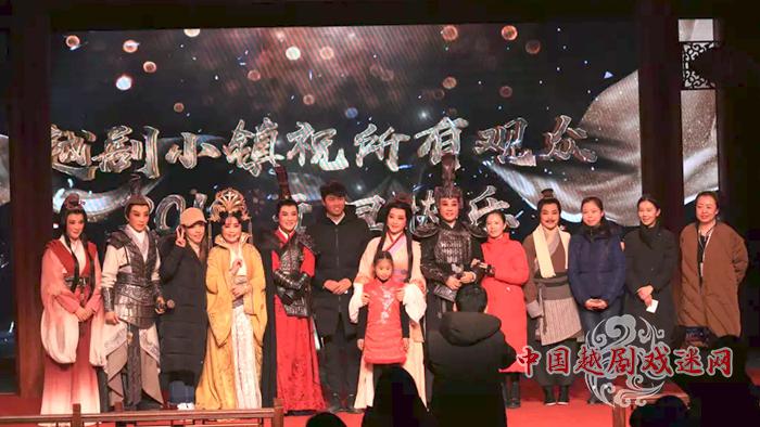 这一夜，越剧小镇的古戏楼沸腾了