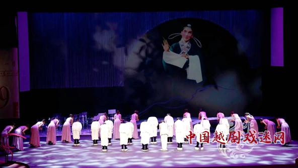 连着两晚，大家相聚在一起怀念她，一代越剧宗师陆锦花