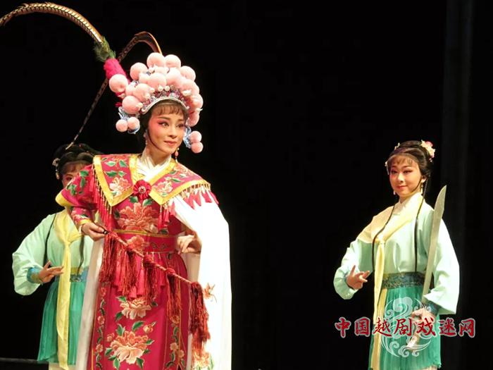 嵊越青年演员吴琼喜获“金兰优秀演员”荣誉称号！