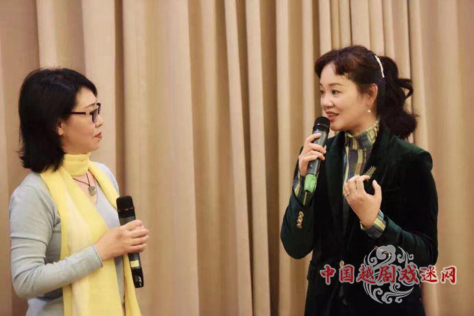 黄美菊在武汉燃爆“爱越火种”