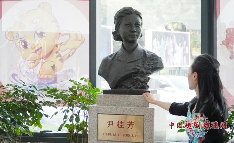 今天，带你去芳华~~