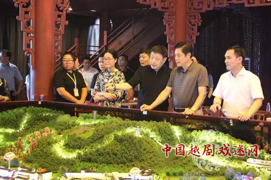 让越剧小镇成为幸福生活示范地