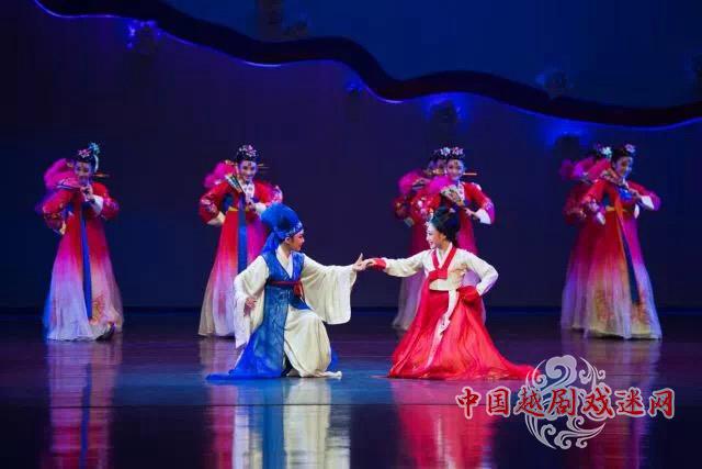 致黑暗中的演奏者