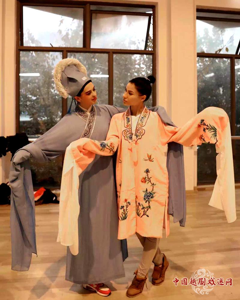 卢青越：走进高校，让留学生了解越剧的美