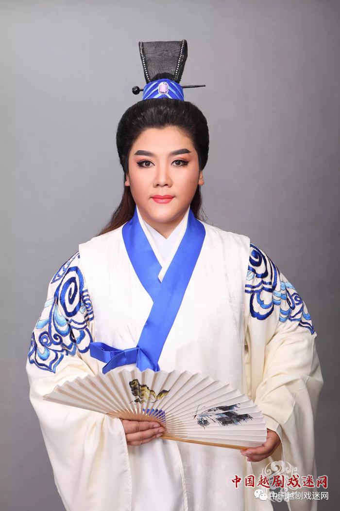 她，醉在越梦中