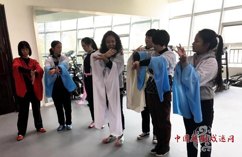 【爱越小站】远在贵阳的一群高中生，新年定了一个爱越小目标