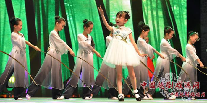 新记录！1000人同唱“越韵古诗”