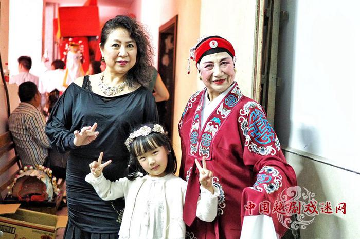 八旬老人的越剧不了情