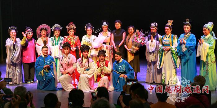 新起点！成都站挂牌祝贺演出