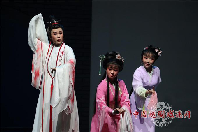 越剧《乌衣巷》：一人饰两角唱两腔