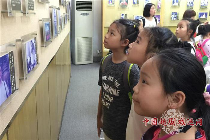 上海小学生越剧“寻根”之旅