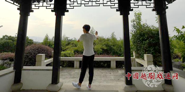 矢志追梦：越剧学校里的唯一男小生