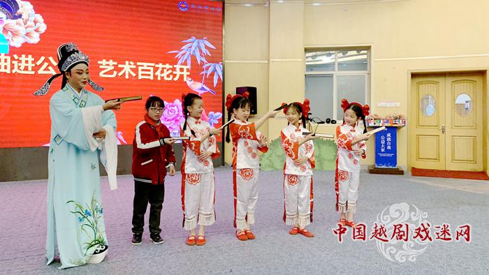 成都站举办首场越剧进校园活动