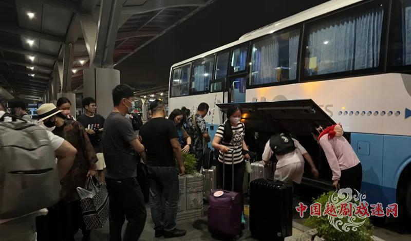 为了越剧，他们迎着朝霞再起飞！