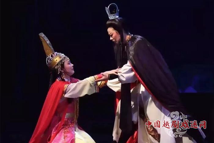 温岭的戏迷看过来！嵊州市越剧团在石桥头演出了！