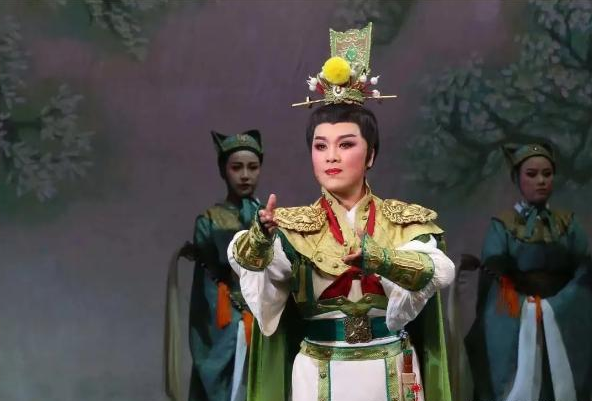 黄慧：舞台上的多面手