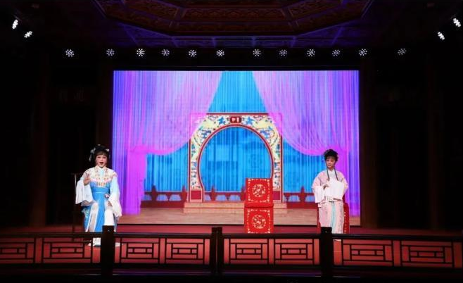 她们亮相爱越小站“嵊州村越”票友会！