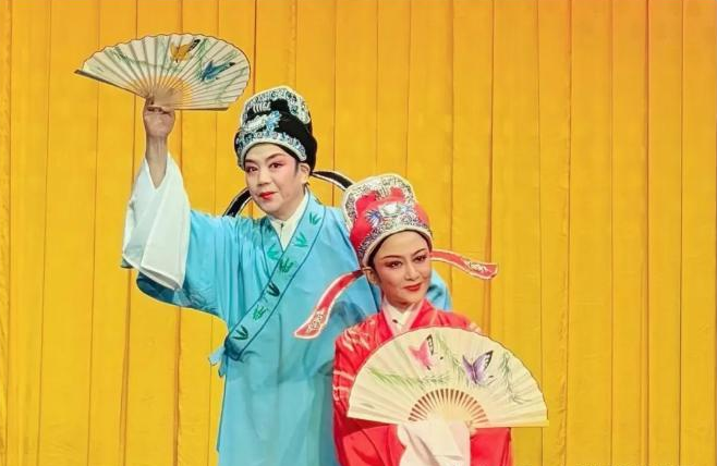 精彩~~爱越小站·武汉站参加武汉市民间戏曲社团交流展演