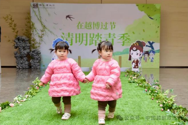 我们在越博踏青