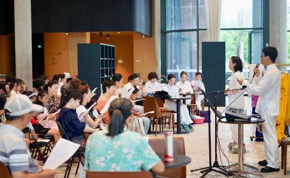 瓷都青年“追”越剧！景德镇站的越剧版《上春山》来啦～