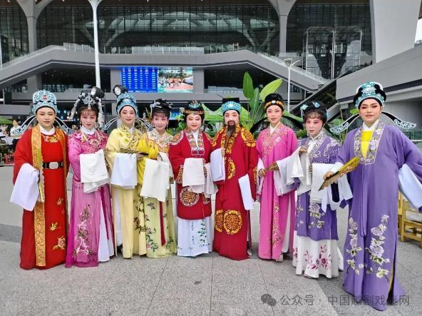 亮相~我在重庆东站唱越剧